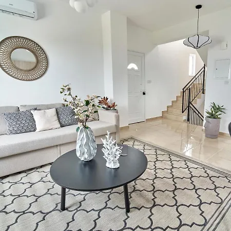 Enjoy This Villa For Up To 8 People In The Sunsets Outside Paphos Just For You Villa