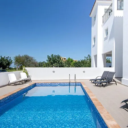 Enjoy This Villa For Up To 8 People In The Sunsets Outside Paphos Just For You Tala
