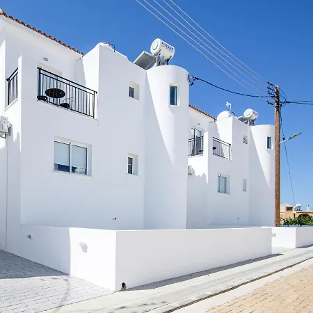 Enjoy This Villa For Up To 8 People In The Sunsets Outside Paphos Just For You Tala