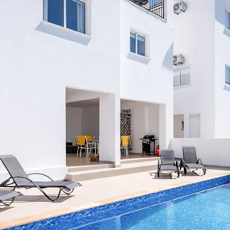 Enjoy This Villa For Up To 8 People In The Sunsets Outside Paphos Just For You Tala